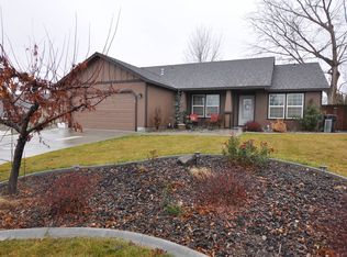 2807 S Highlands Blvd, West Richland, WA