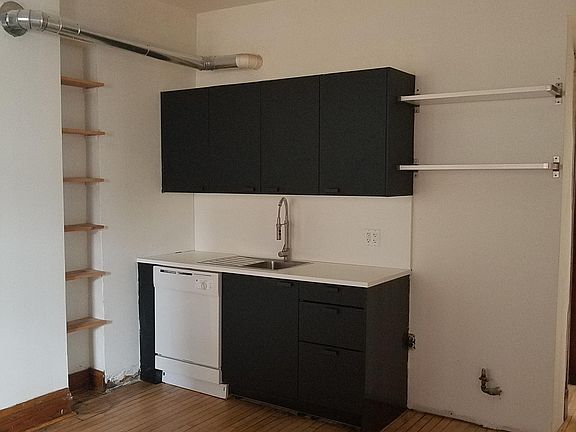 4th image of 2346 W Walton St #1R