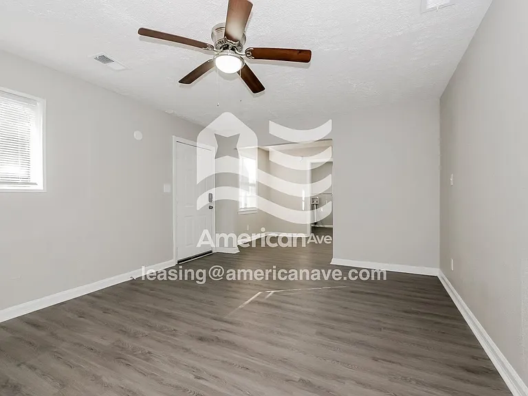 1139029_003_wm_-_living_room_13244026.jpg
