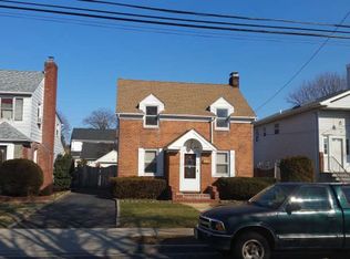 112 Perry St, Hempstead, NY 11550