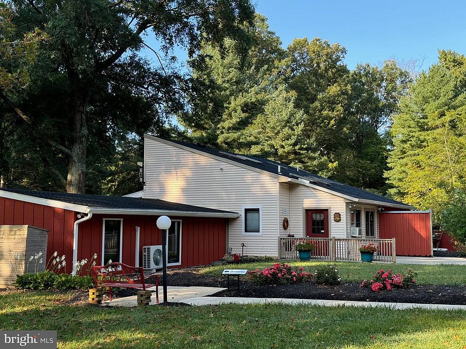 1st image of 23629 Willow Pond Rd