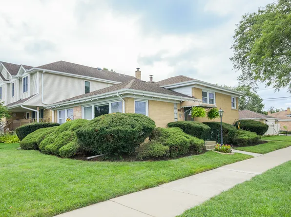 8662 N Ozark Ave, Niles, IL 60714
