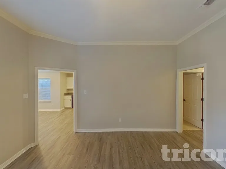 1012 Brookhaven Dr — Photo 2