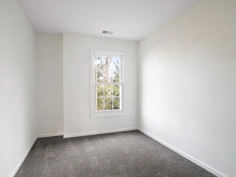 8852 Mansion View Ct — Photo 12