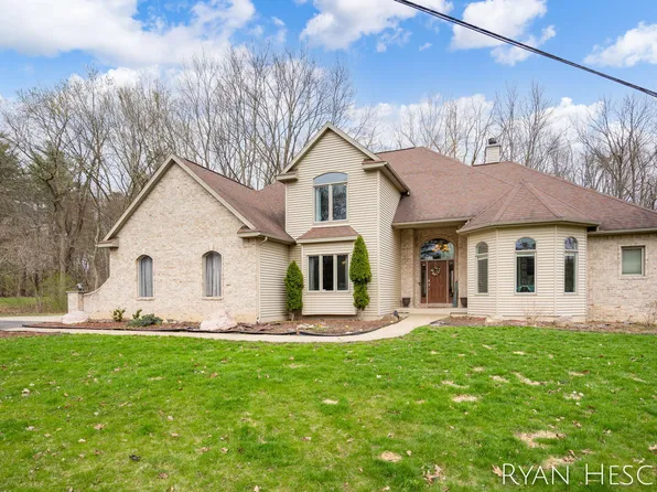 4979 Paw Trl, Lansing, MI 48911