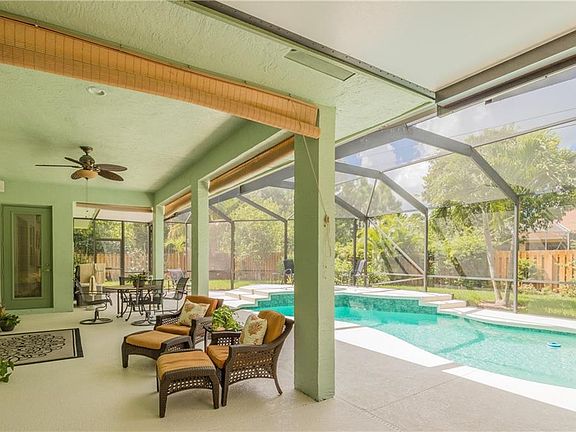 3rd image of 2310 SE Rock Springs Dr