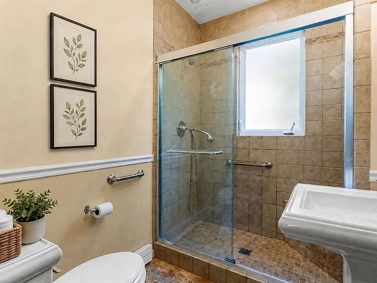 7 Burr St #1 — Photo 19