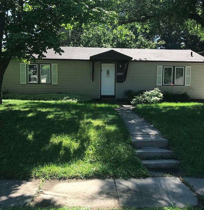 mtnyです。 4041 Hayes St NE, Columbia Heights, MN 55421 | Zillow