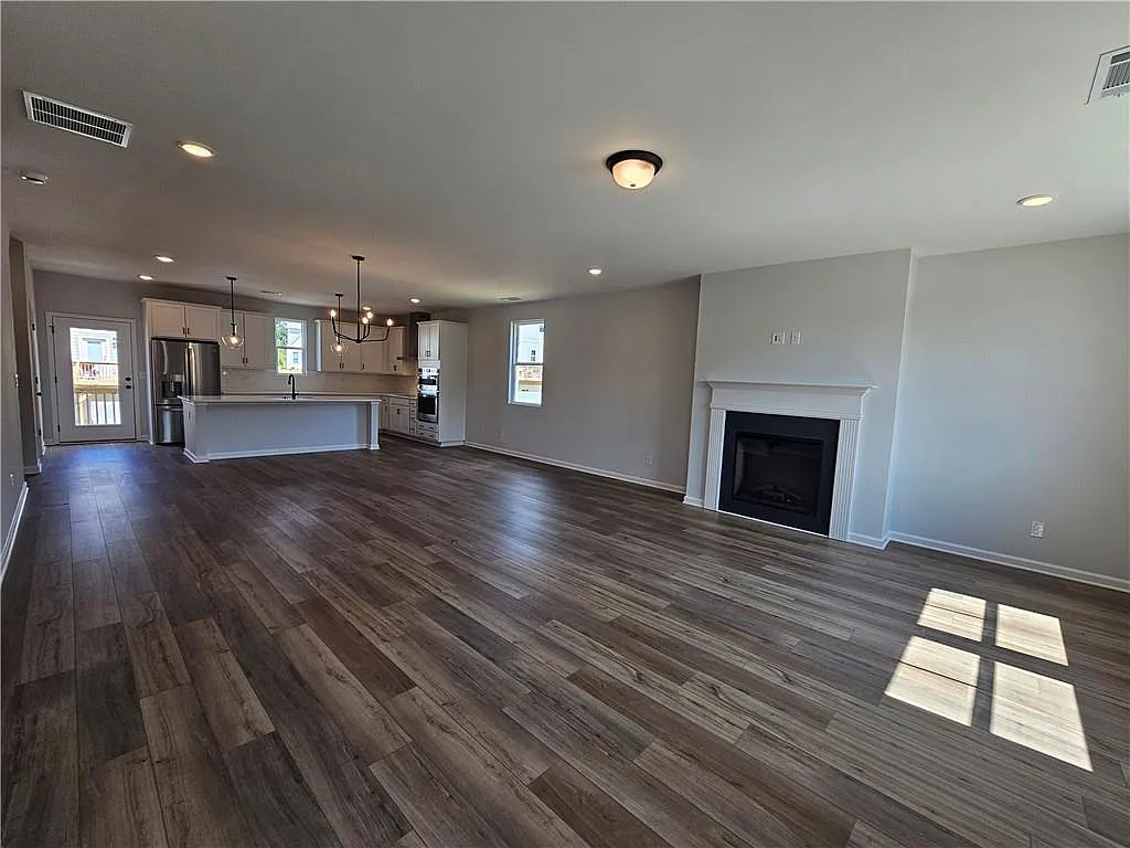 4 bed, 3.5 bath, 2450 sqft, $2,850 — Photo 2
