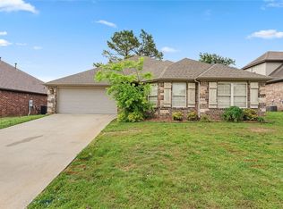 106 NE Larkspur Ln, Bentonville, AR 72712