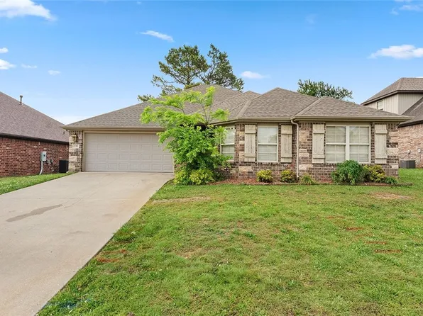 106 NE Larkspur Ln, Bentonville, AR 72712