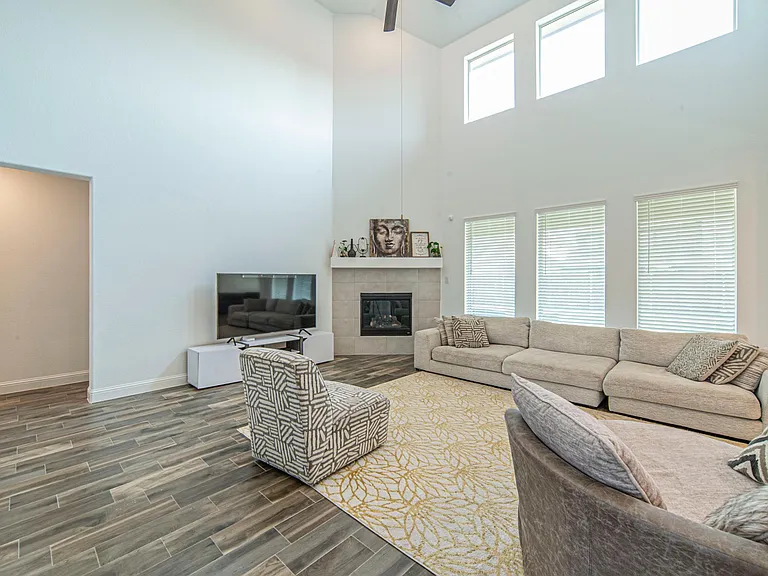 1190 Blazingstar Dr — Photo 2