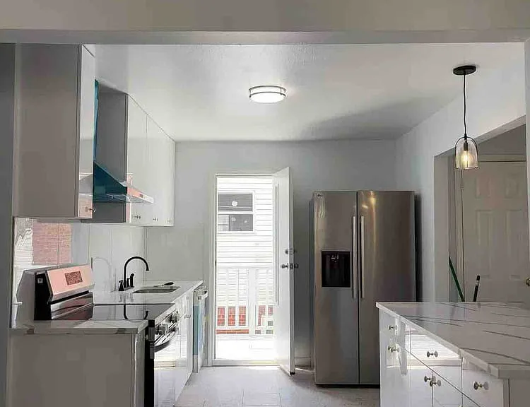 Langley Ave — Photo 1