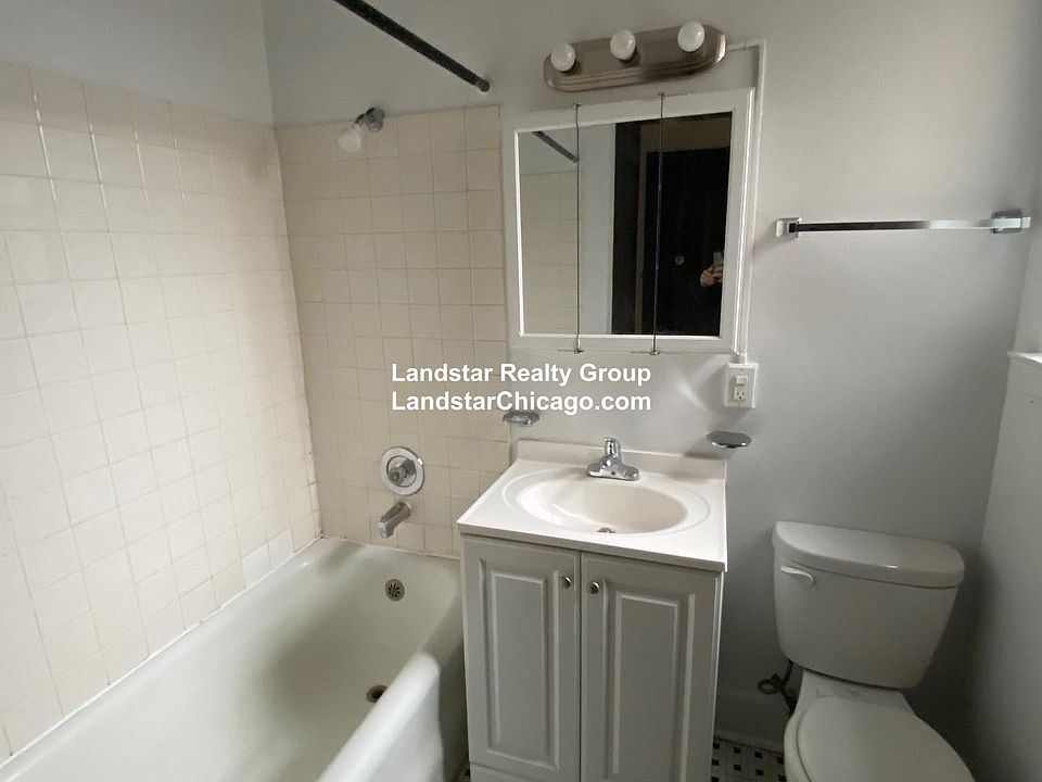 1st image of 948 W Cuyler Ave APT 301