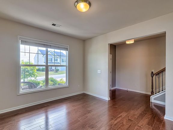 4th image of 748 Spring Cress Dr