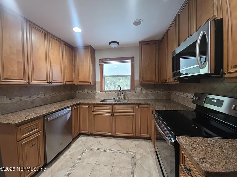 627 Grove Park Blvd — Photo 5