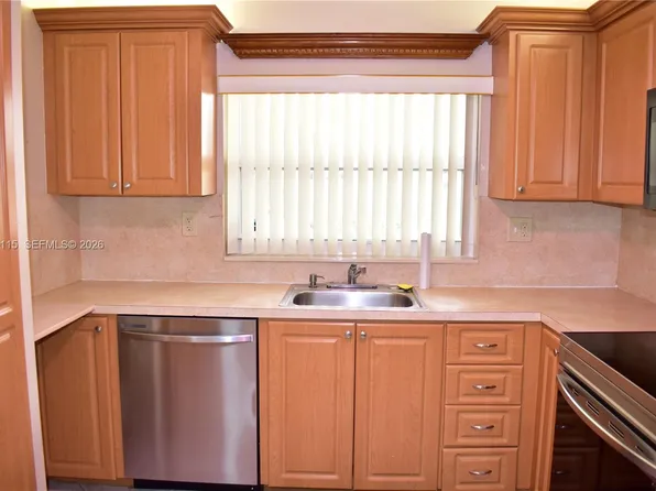 9300 Sunrise Lakes Blvd APT 208, Sunrise, FL 33322