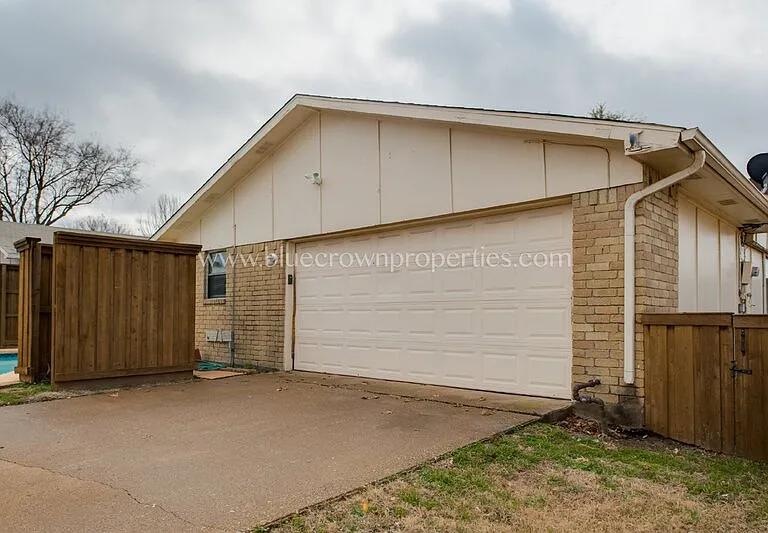 10239 Catalpa Rd — Photo 36
