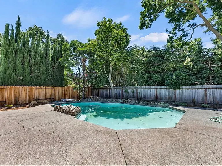 8712 Celery Ct — Photo 24