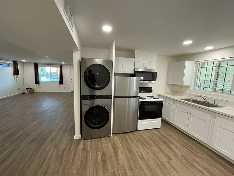 618 E Clarendon Ave #B — Photo 13