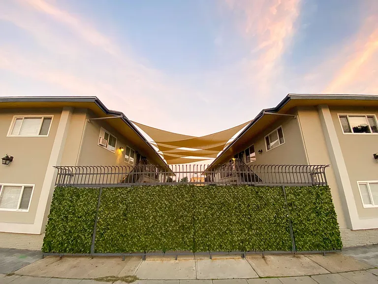 CG - Euclid Apartments — Photo 11