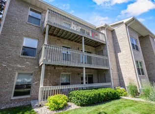 1600 Rustic Oaks Ct Unit 11, Green Bay, WI 54301