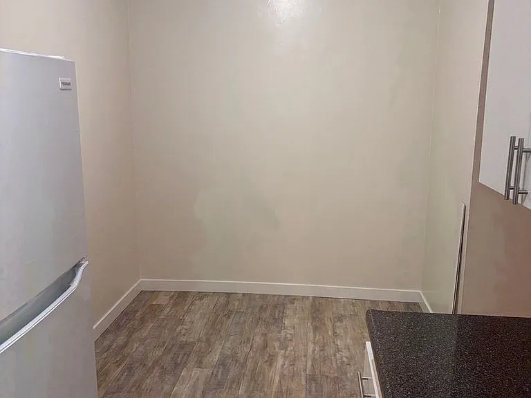 4714 Slauson Ave — Photo 12