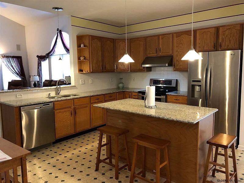 5th image of 7 PROVIDENCE Court