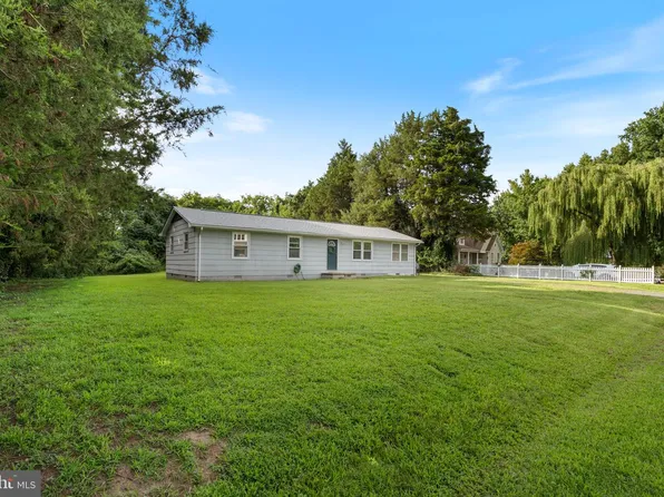 127 Fairfax Dr, Colonial Beach, VA 22443