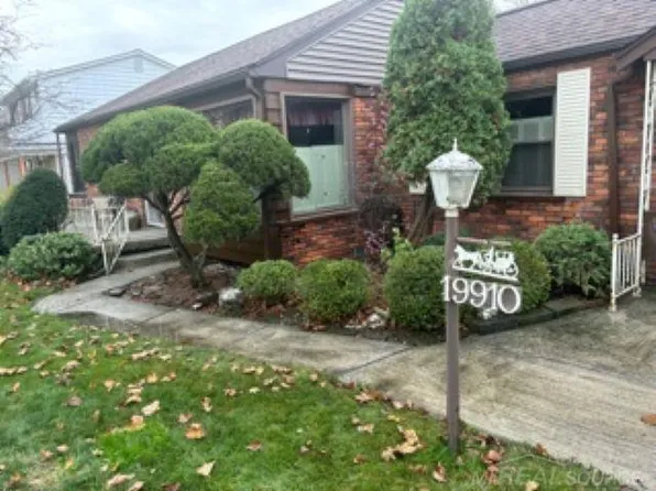 19910 Parkside St, Saint Clair Shores, MI 48080
