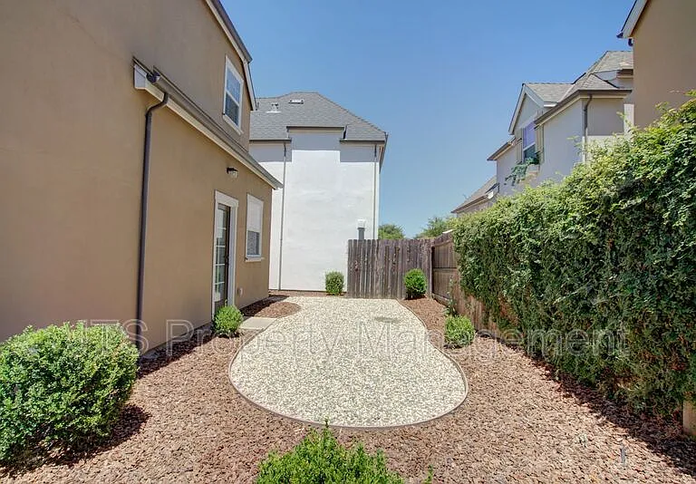 1349 Piper Pl — Photo 36