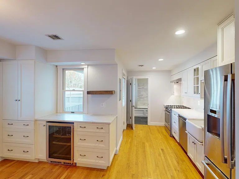 214 W 7th St #2 — Photo 2