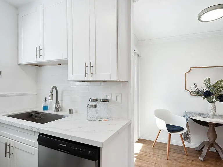 2411 Prospect Ave #109 — Photo 8