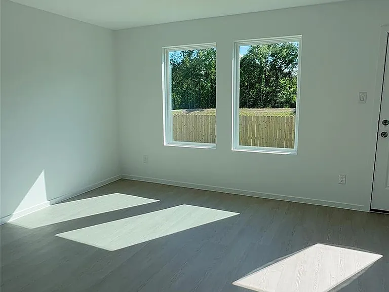 327 Parkin Ct — Photo 10
