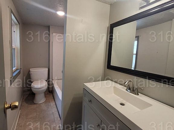 5th image of 130 E 2nd St