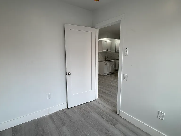 1641 Undercliff Ave #5D — Photo 10