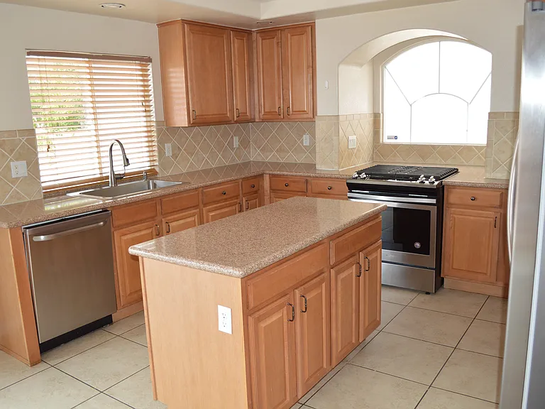 914 Socorro Song Ln — Photo 3