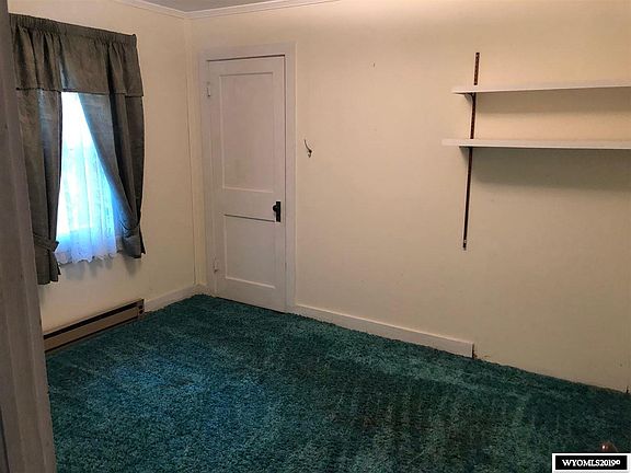 4th image of 304 S 3rd St