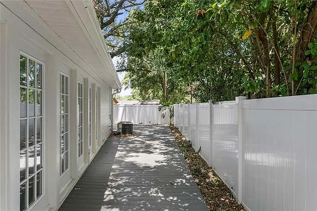 11212 Carrollwood Dr — Photo 49