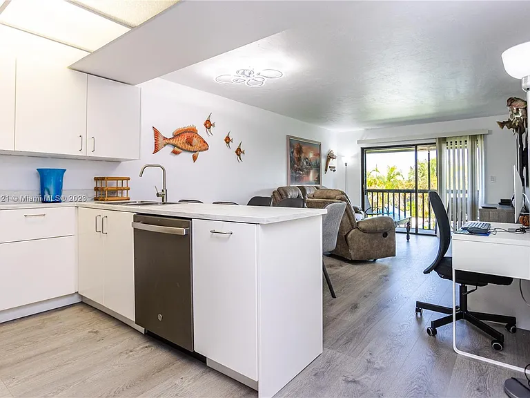 500 N Francisco St #234 — Photo 33
