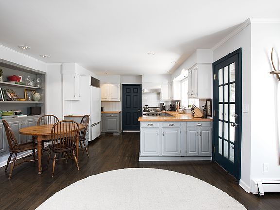 3rd image of 9985 Great Peconic Bay Blvd