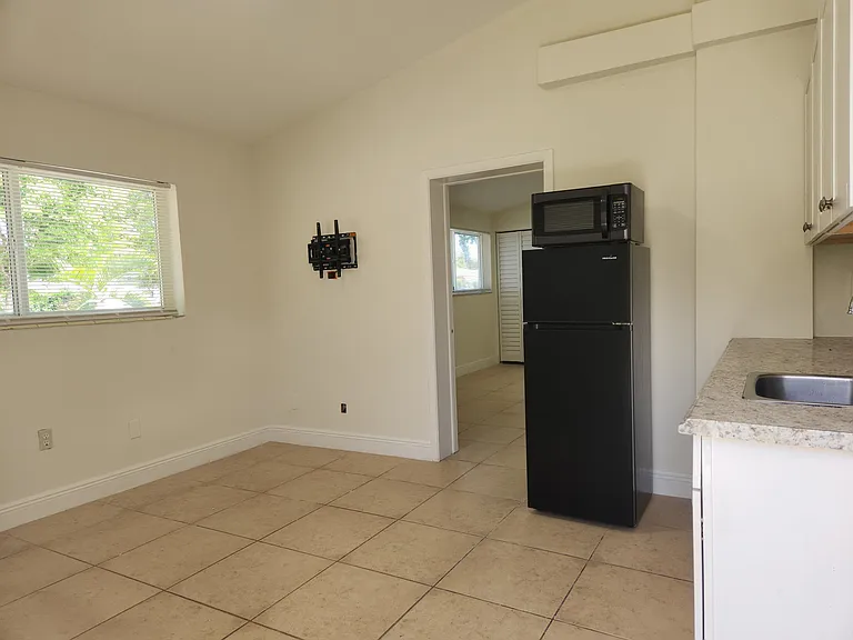 1800 SW 85th Ct — Photo 4
