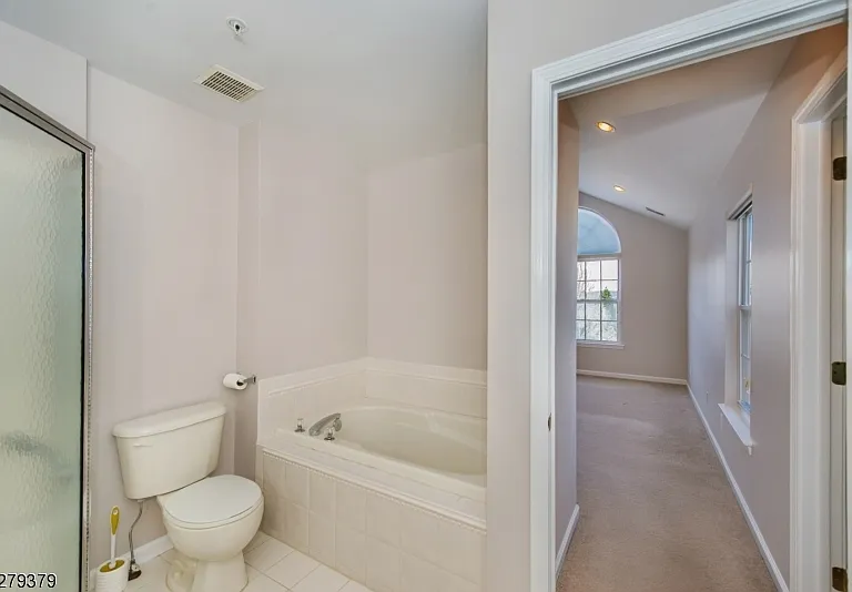 102 Lakeview Ct — Photo 19