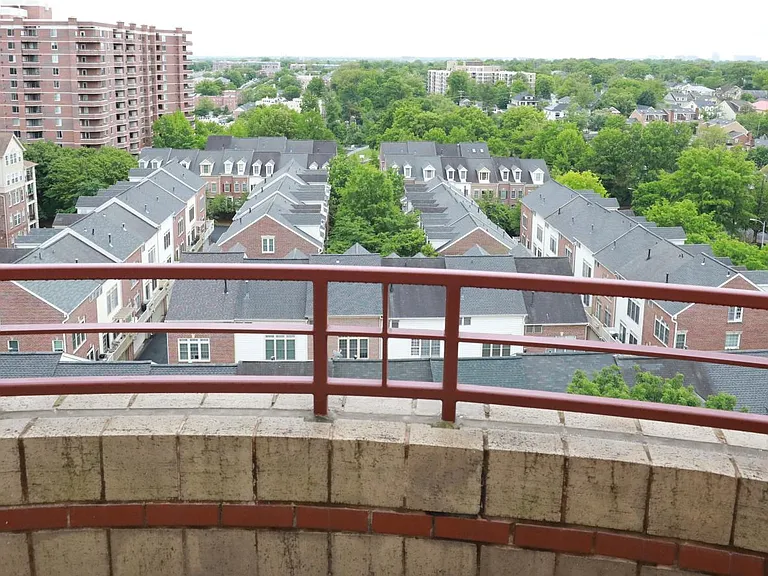 2400 Clarendon Blvd #Penthouse 11 — Photo 8