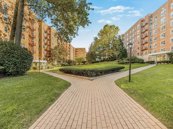 1300 Midland Avenue #A22, Yonkers, NY 10704