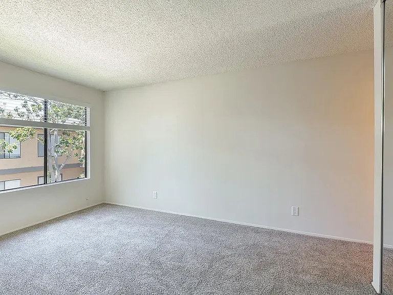 Elan - Scripps Terrace — Photo 15