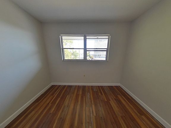 3rd image of 911 Washington Ave APT 303
