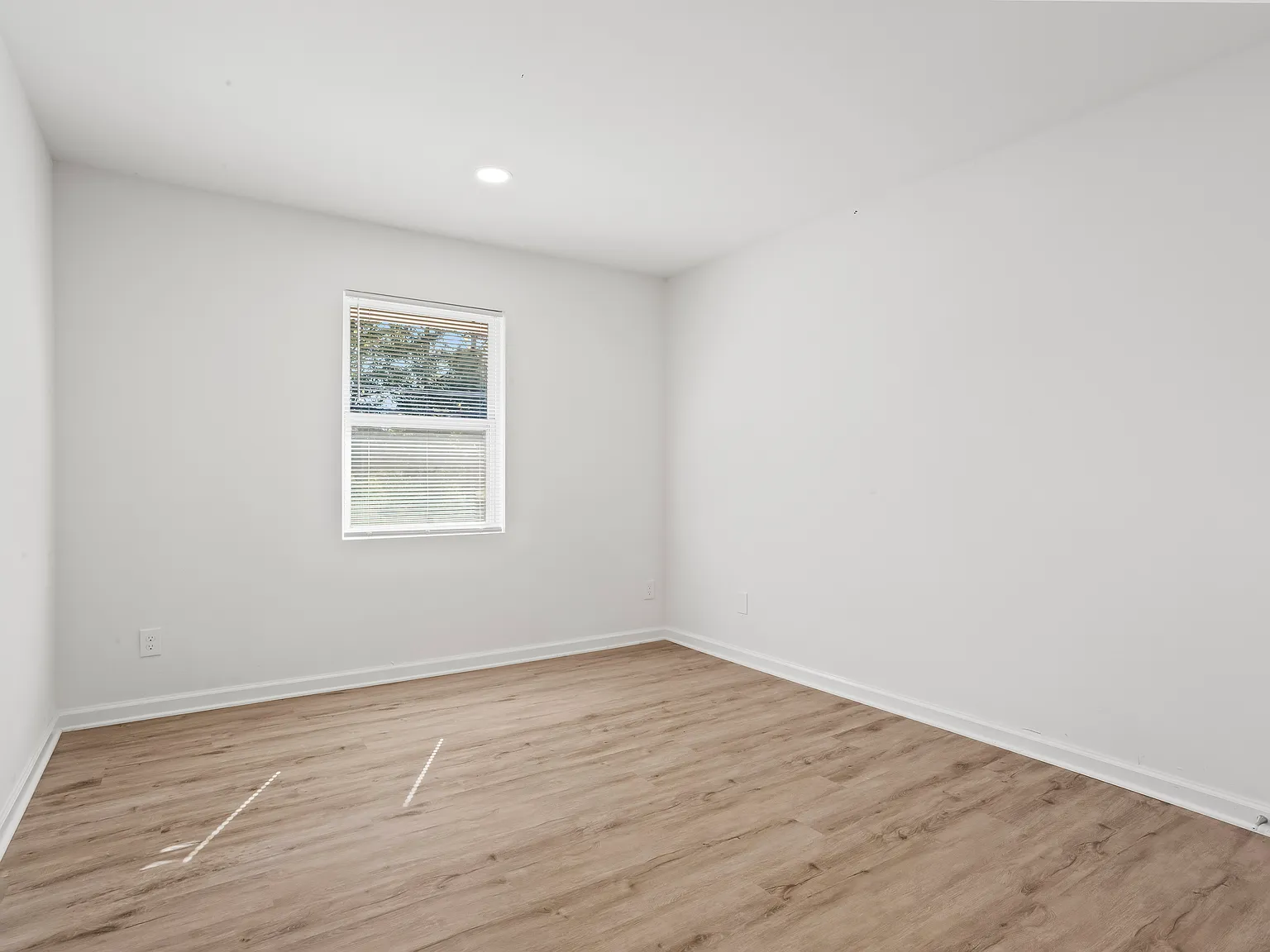2 bed, 900 sqft, $1,100 — Photo 3