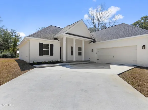 9493 W Palm Ln, Ocean Springs, MS 39564