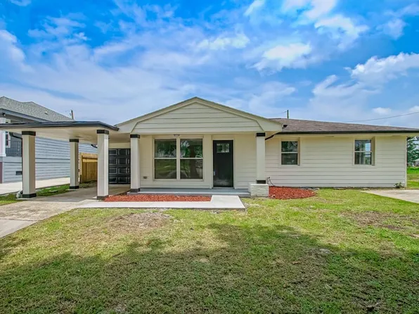 409 Serpas Dr, Arabi, LA 70032